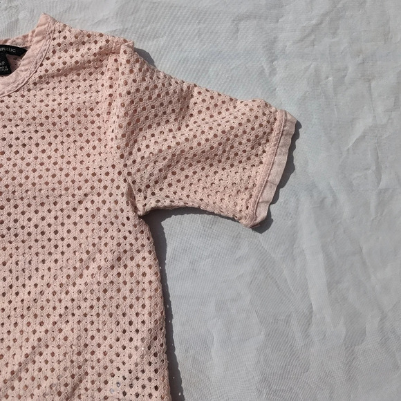 Banana Republic Embroidered Eyelet Pink Top T Shirt Woman's Small Barbie - Picture 6 of 9